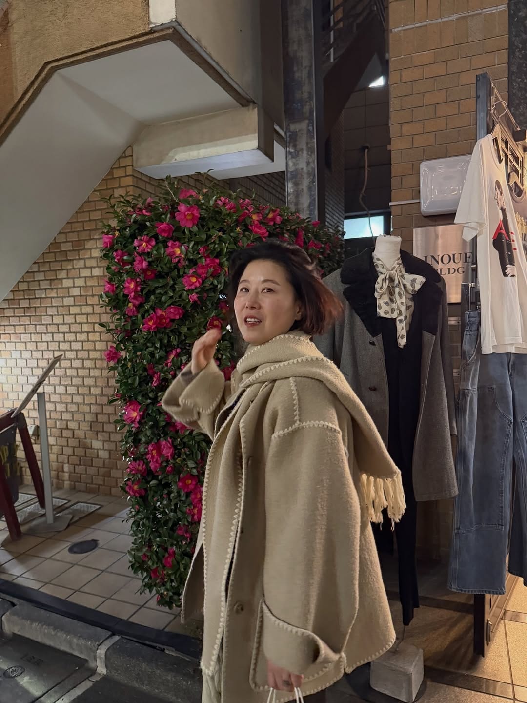 Post 3 by Hong on Instagram (carousel)