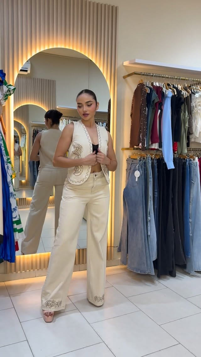 Post 3 by Milena Cardenas Boutique on Instagram (video)