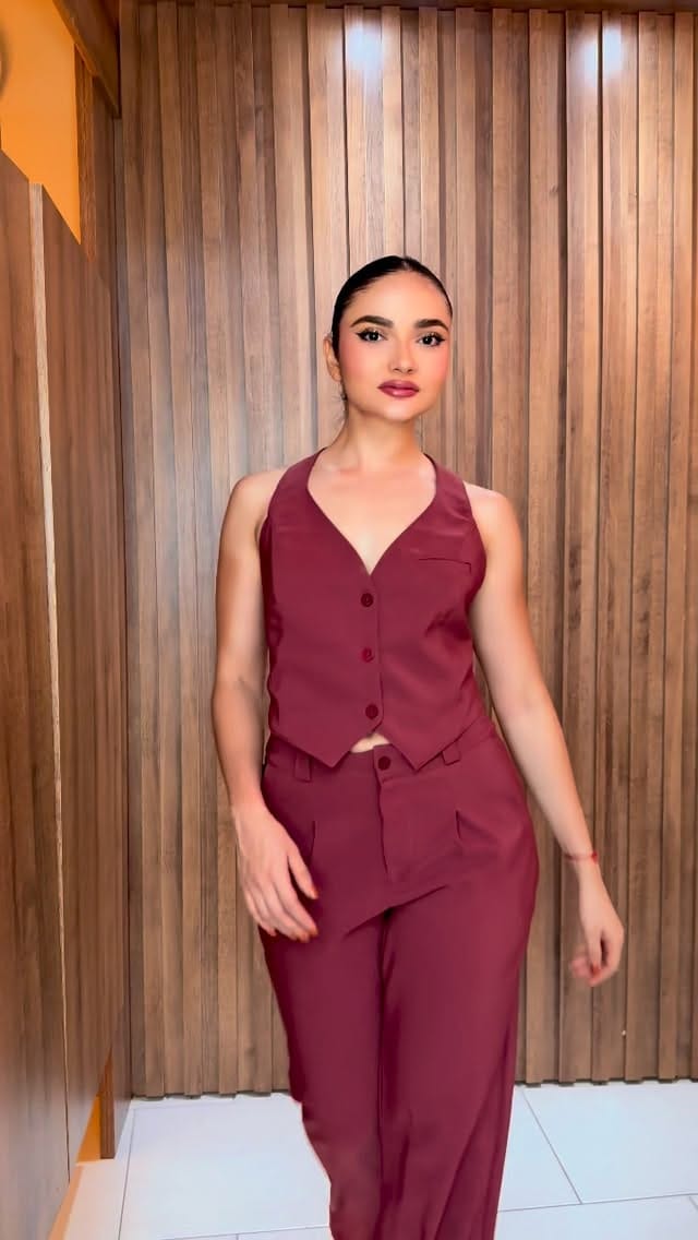 Post 4 by Milena Cardenas Boutique on Instagram (video)