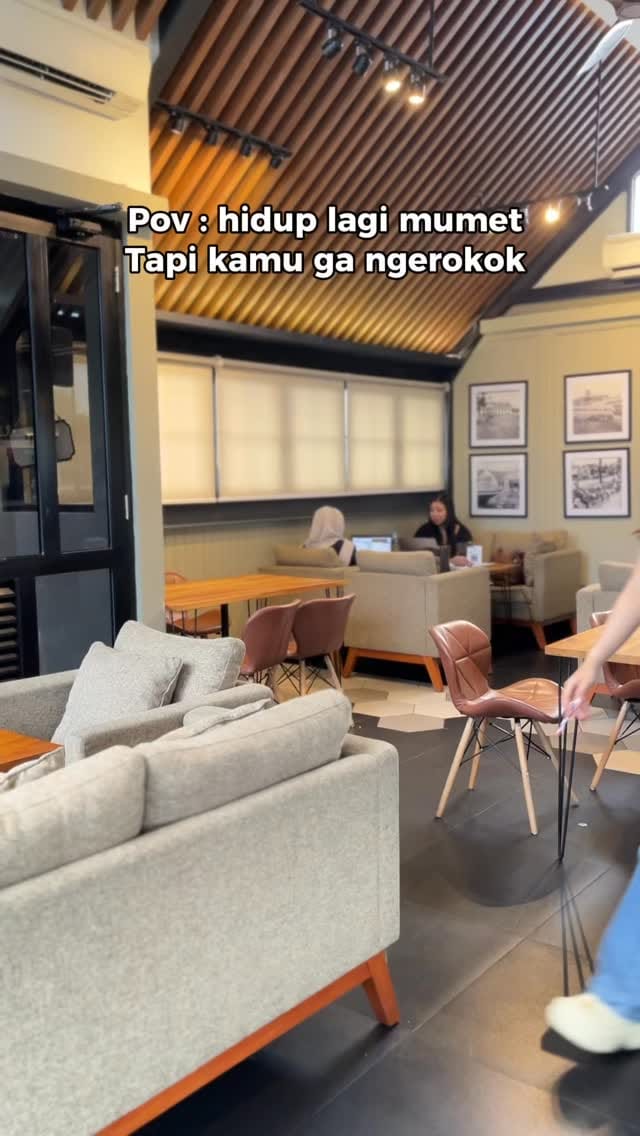 Post 6 by Casandra Cosmetic on Instagram (video)