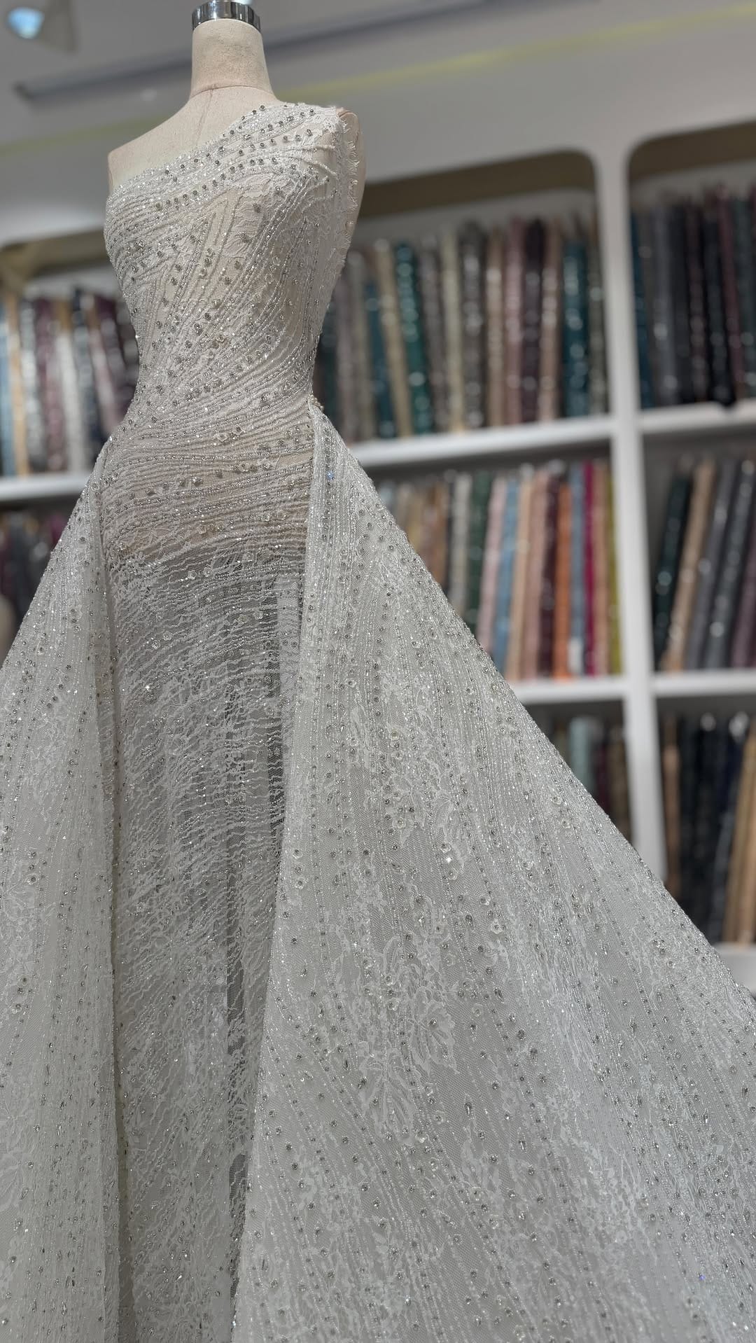 Post 3 by Anggrek Busana Fabrics on Instagram (video)