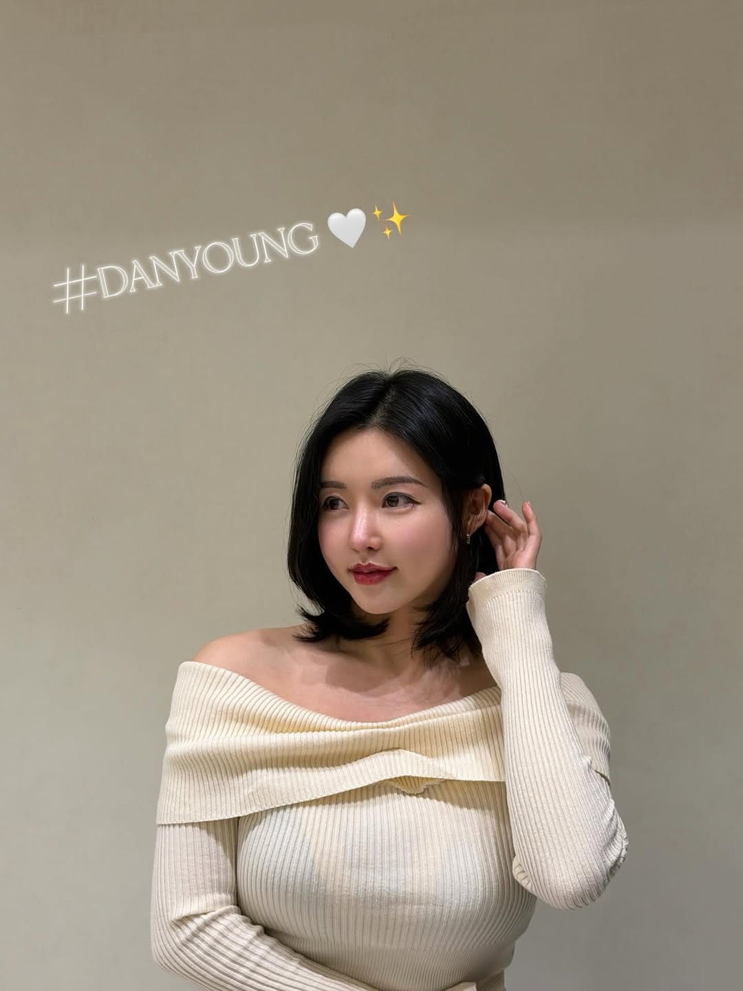 Post 6 by 오채리 🦋 on Instagram (carousel)