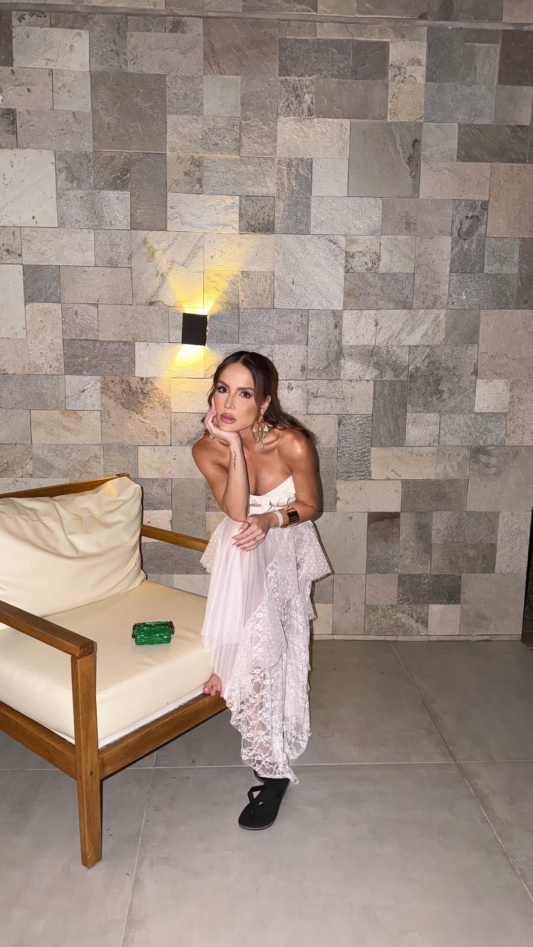 Post 5 by Lara Santiago on Instagram (video)