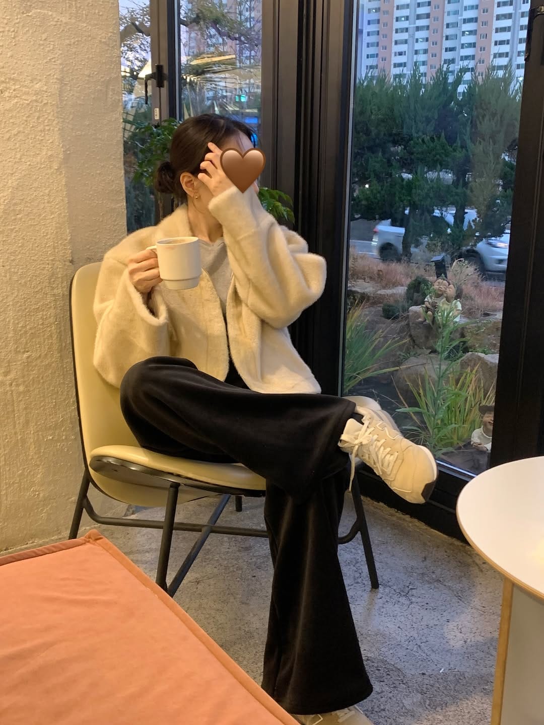 Post 7 by 디어코튼 / 여성의류 부산옷가게 on Instagram (carousel)