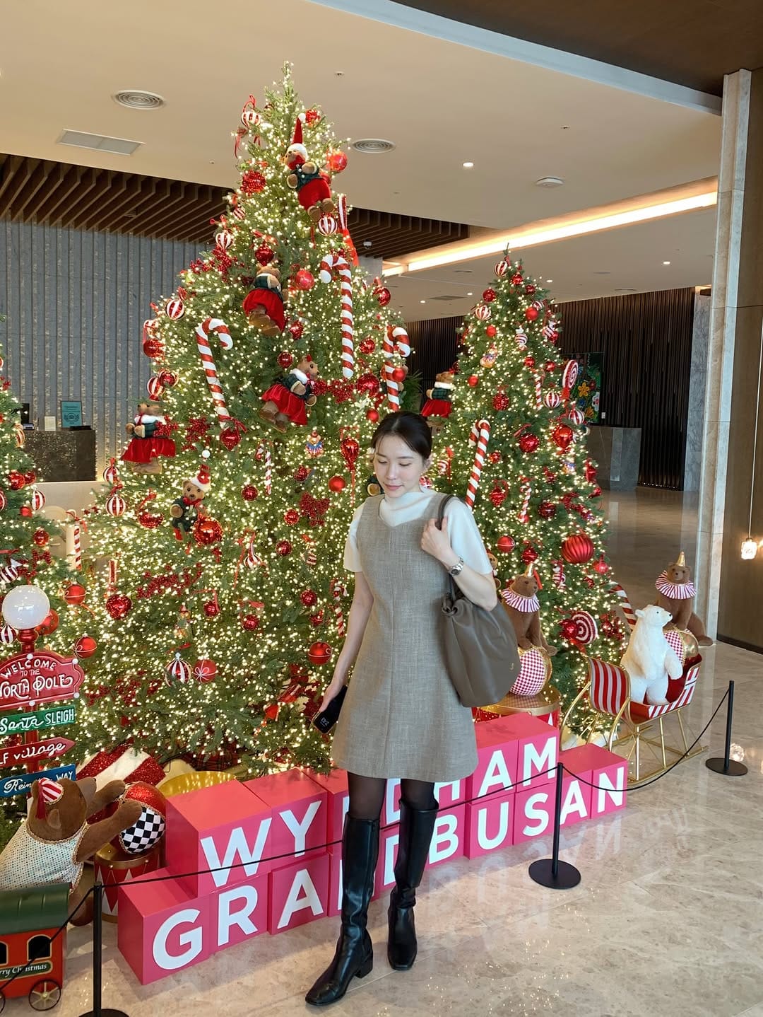 Post 3 by 디어코튼 / 여성의류 부산옷가게 on Instagram (carousel)