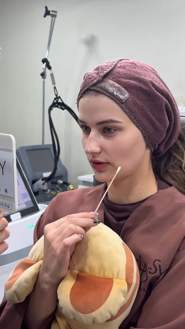 Post 1 by GLASSY SKIN CLINIC Seoul 🇰🇷 by Dr. JUDY & Dr. ERIC 청담글래시피부과 on Instagram (video)