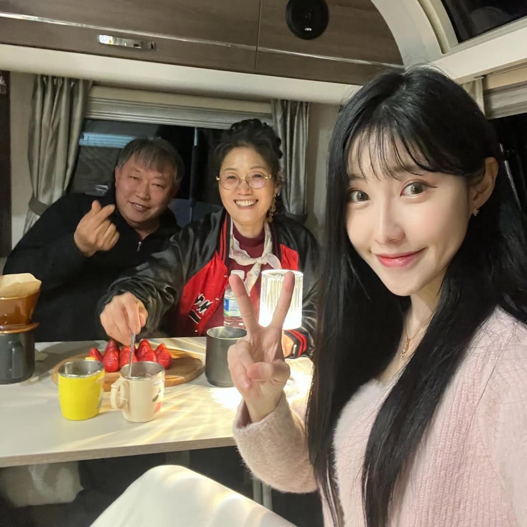 Post 10 by ♥백보경♥ on Instagram (carousel)