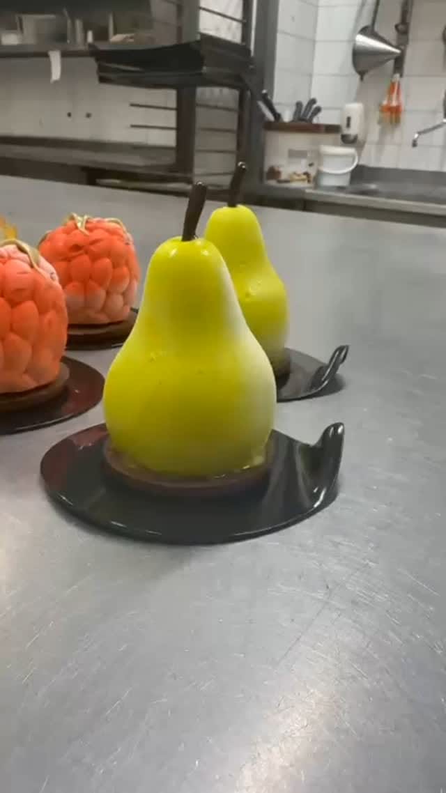 Post 9 by Pasticceria San Carlo on Instagram (video)