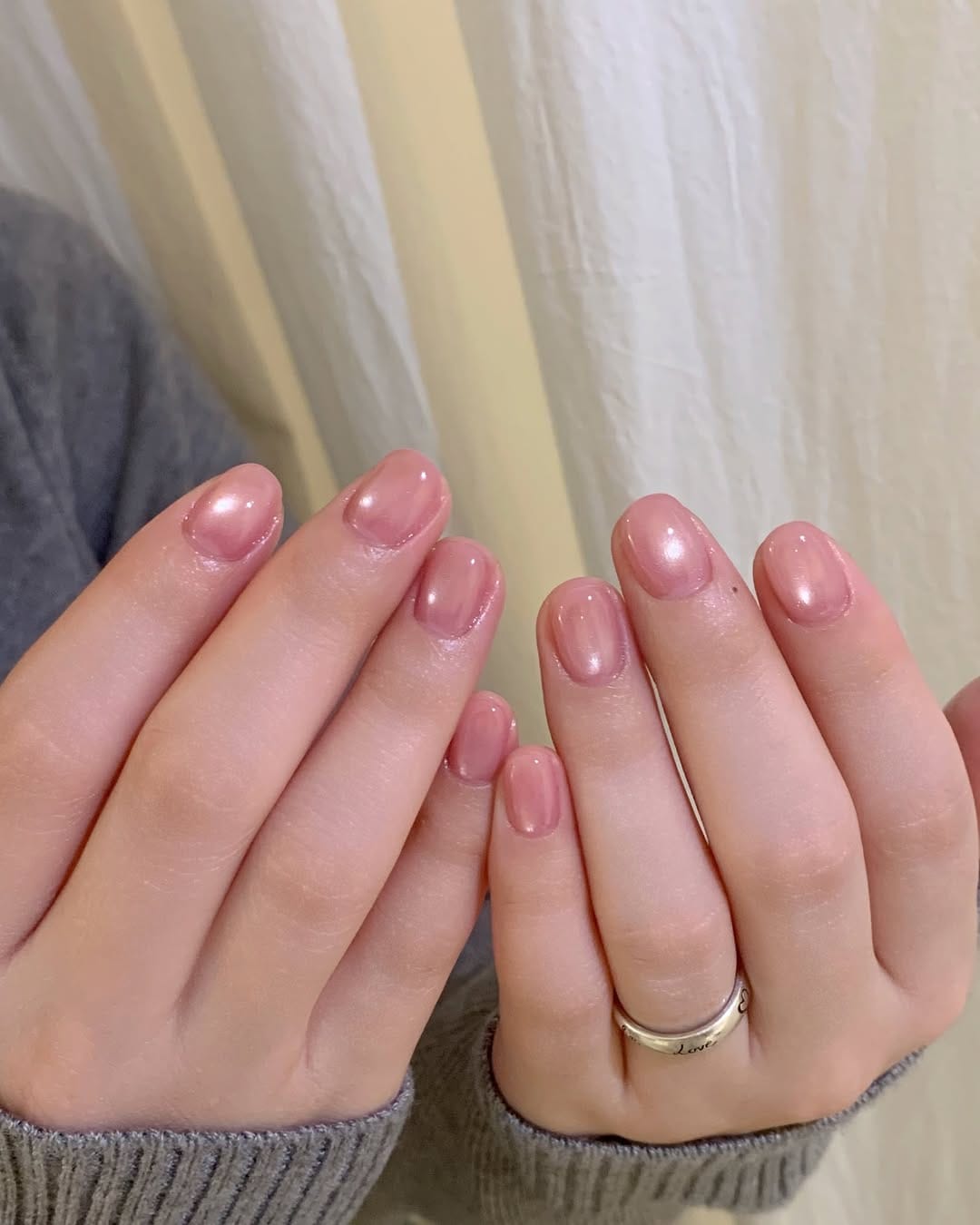 Post 2 by 네일빈 𝑁𝑎𝑖𝑙 𝐵𝑖𝑛: 웨딩네일, 시럽네일, 자석네일 전문 on Instagram (carousel)