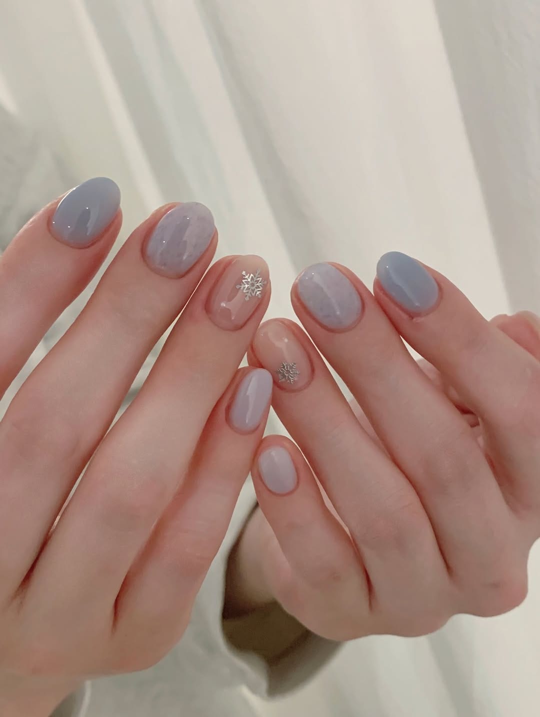 Post 5 by 네일빈 𝑁𝑎𝑖𝑙 𝐵𝑖𝑛: 웨딩네일, 시럽네일, 자석네일 전문 on Instagram (carousel)
