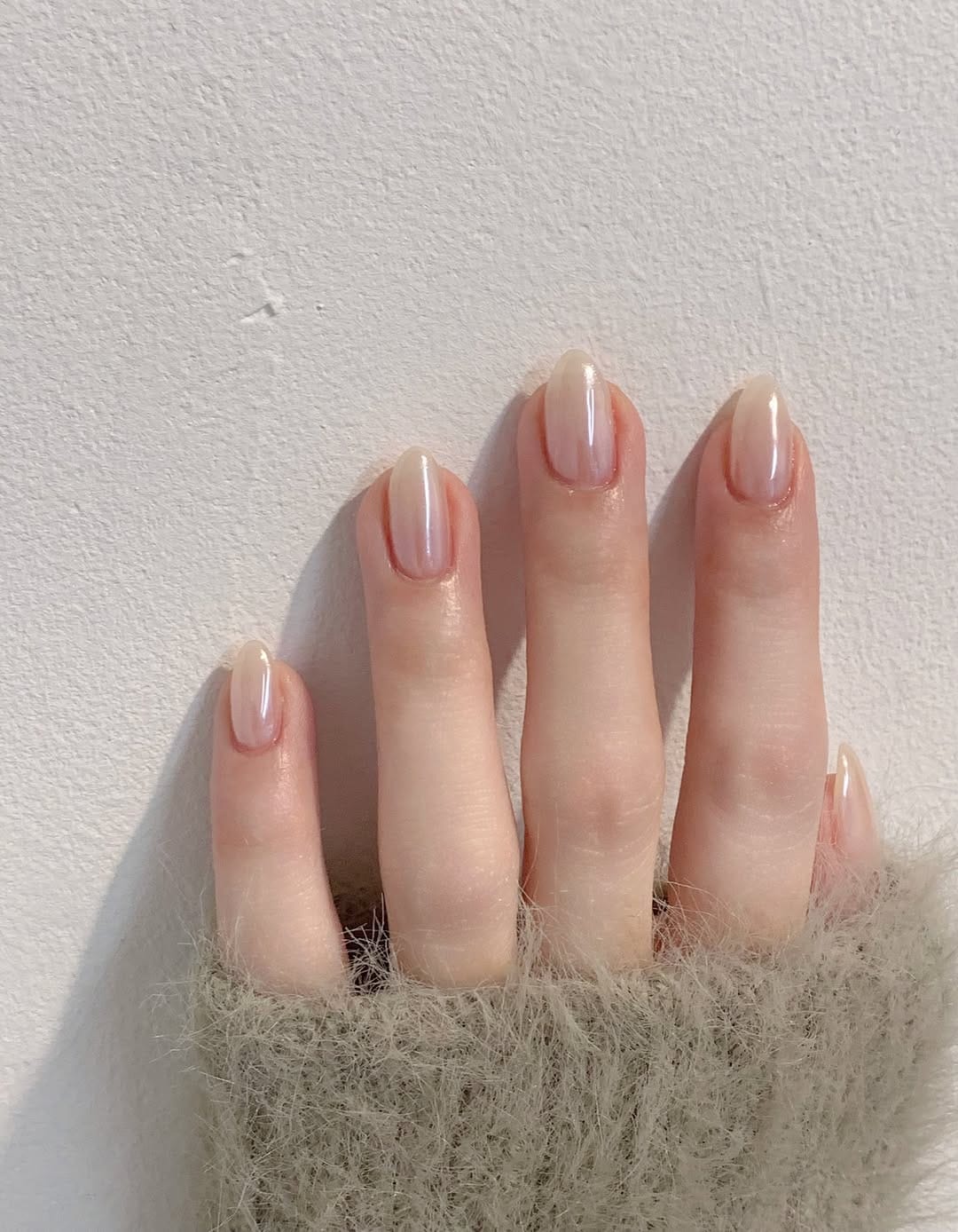 Post 6 by 네일빈 𝑁𝑎𝑖𝑙 𝐵𝑖𝑛: 웨딩네일, 시럽네일, 자석네일 전문 on Instagram (carousel)