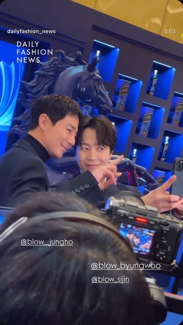Post 2 by 블로우 공식 인스타그램 on Instagram (video)