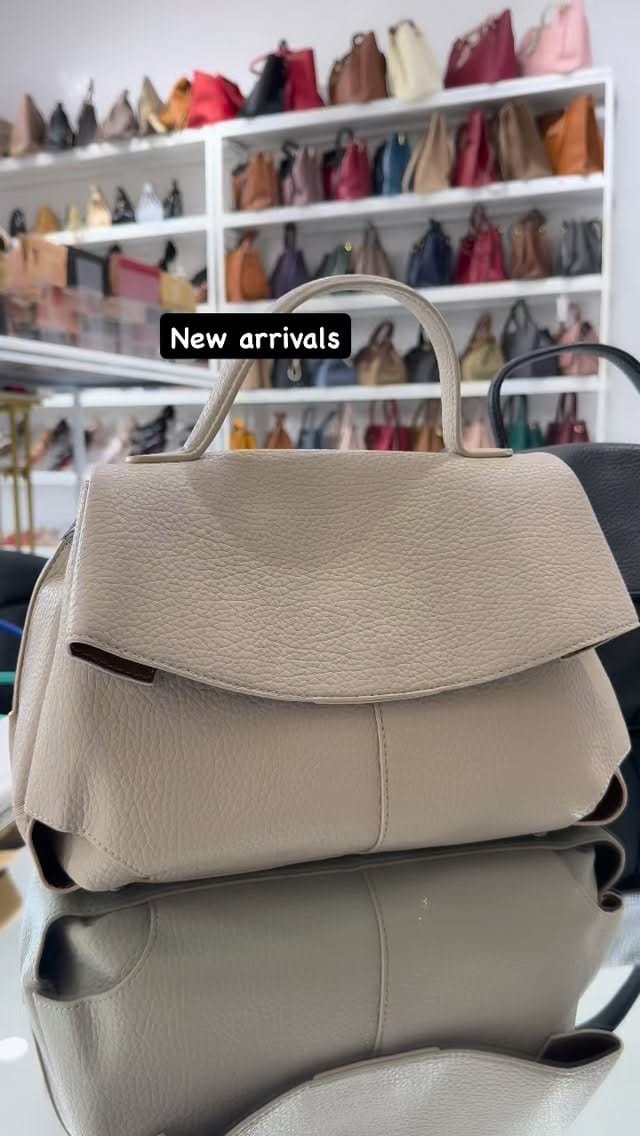 Post 8 by FIDORA WOMEN’S FASHION on Instagram (video)