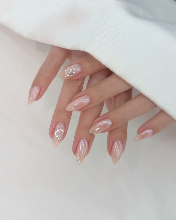 Post 4 by 오앤유네일 • 마곡네일 • 강서구네일 on Instagram (carousel)