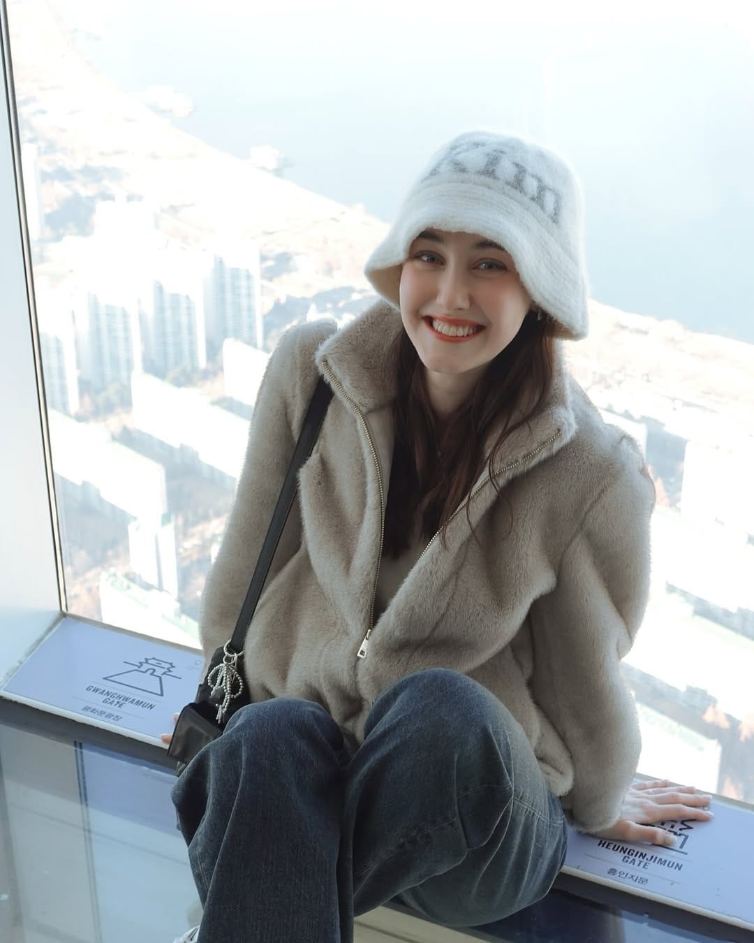 Post 6 by 줄리아 GIULIA on Instagram (carousel)
