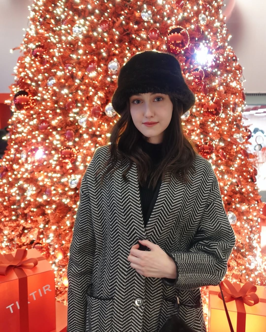 Post 8 by 줄리아 GIULIA on Instagram (carousel)
