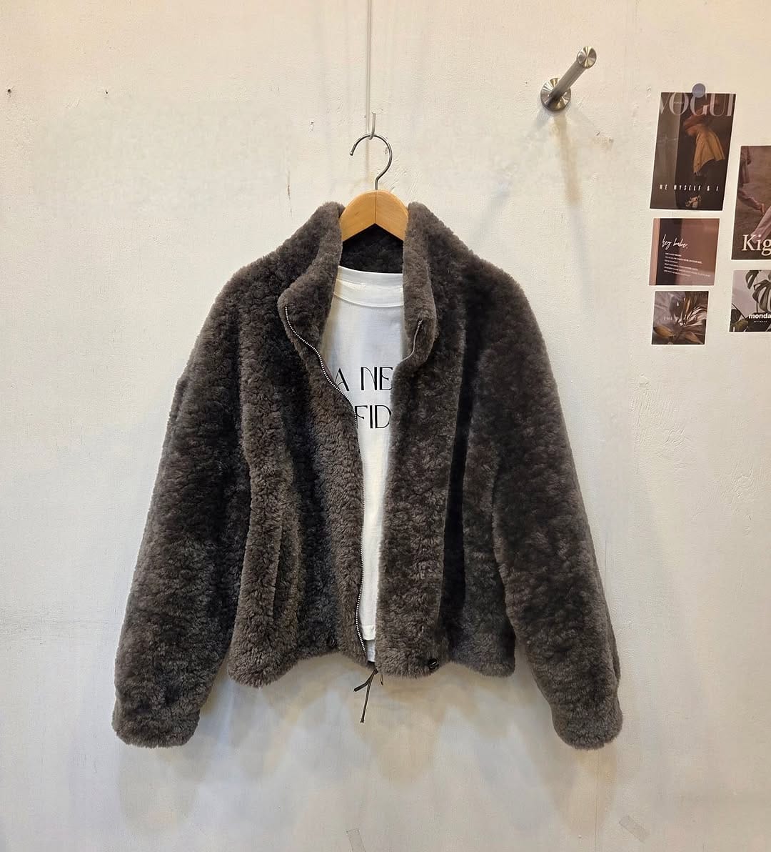 Post 4 by 키치언니 | 키작녀바지 | 데일리룩  | 고양동옷가게 on Instagram (carousel)