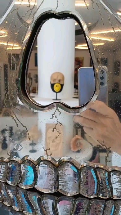 Post 9 by SKULL BALI 💀 Hand carved skulls, fashion, homeware. on Instagram (video)