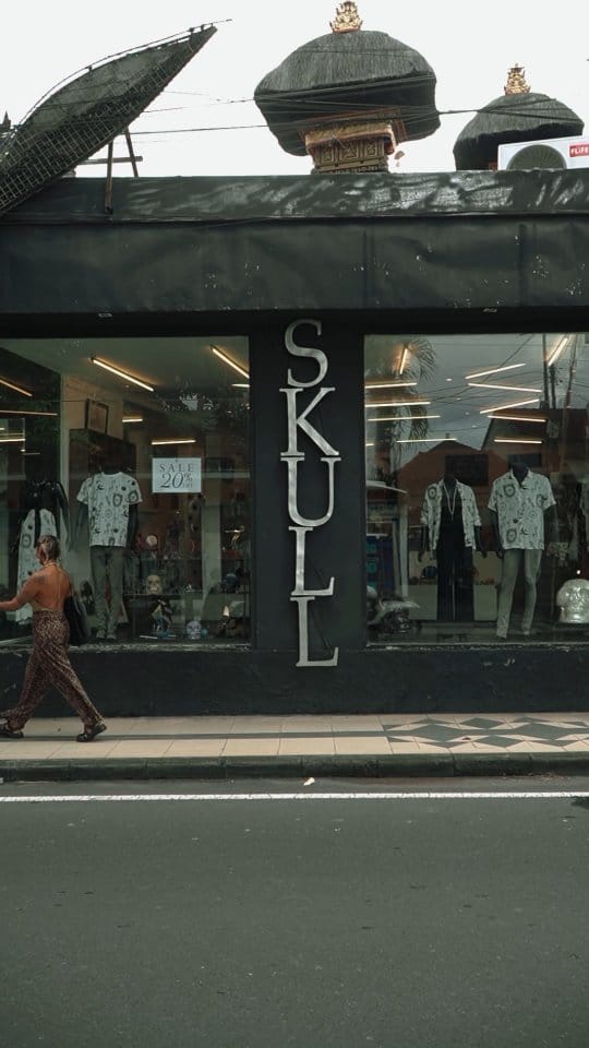 Post 6 by SKULL BALI 💀 Hand carved skulls, fashion, homeware. on Instagram (video)