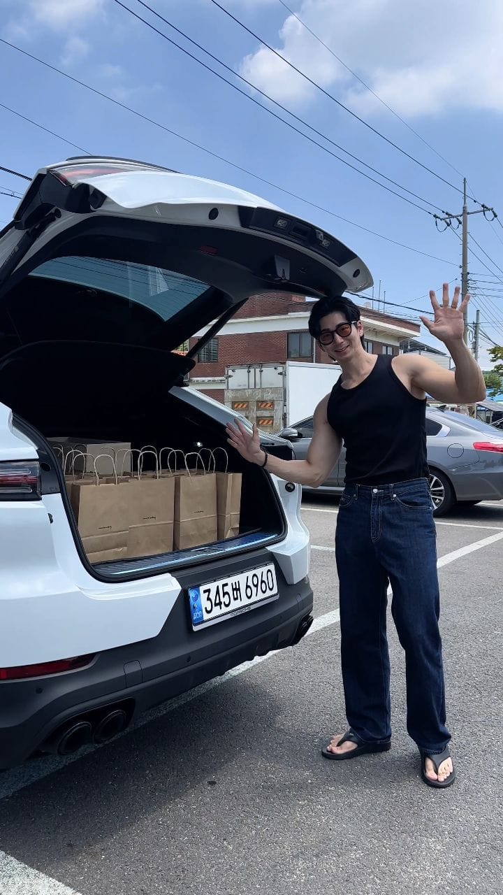 Post 5 by 성실청년 김민욱 on Instagram (video)