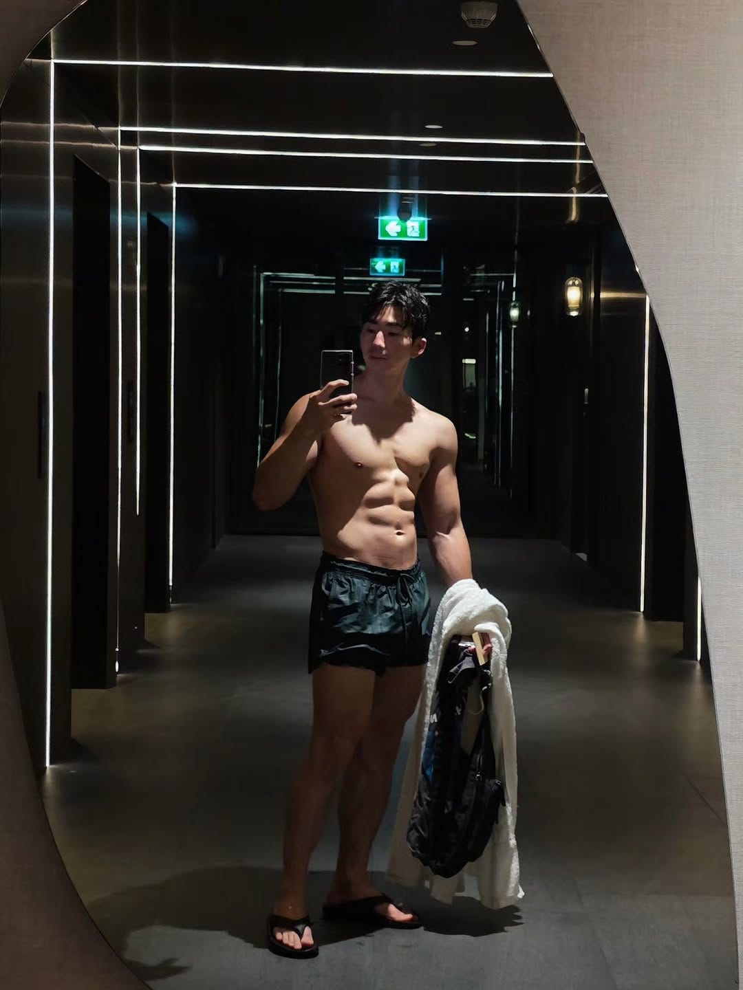 Post 1 by 성실청년 김민욱 on Instagram (carousel)
