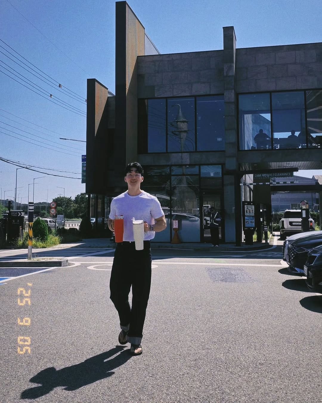 Post 2 by 성실청년 김민욱 on Instagram (image)