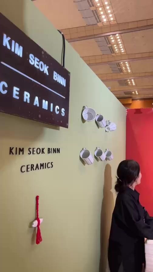 Post 4 by 김석빈도자기 on Instagram (video)