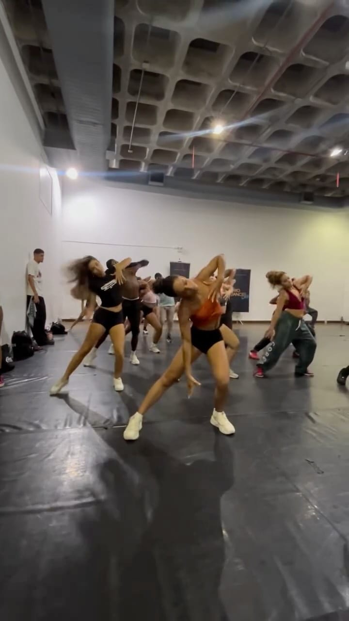 Post 1 by LARI SANTOS 🦋 on Instagram (video)