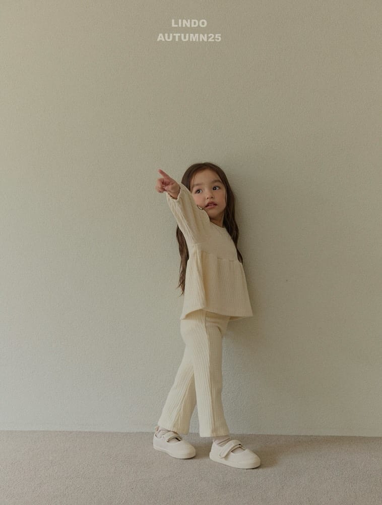 Post 8 by wholesale_lindo 린도 on Instagram (carousel)