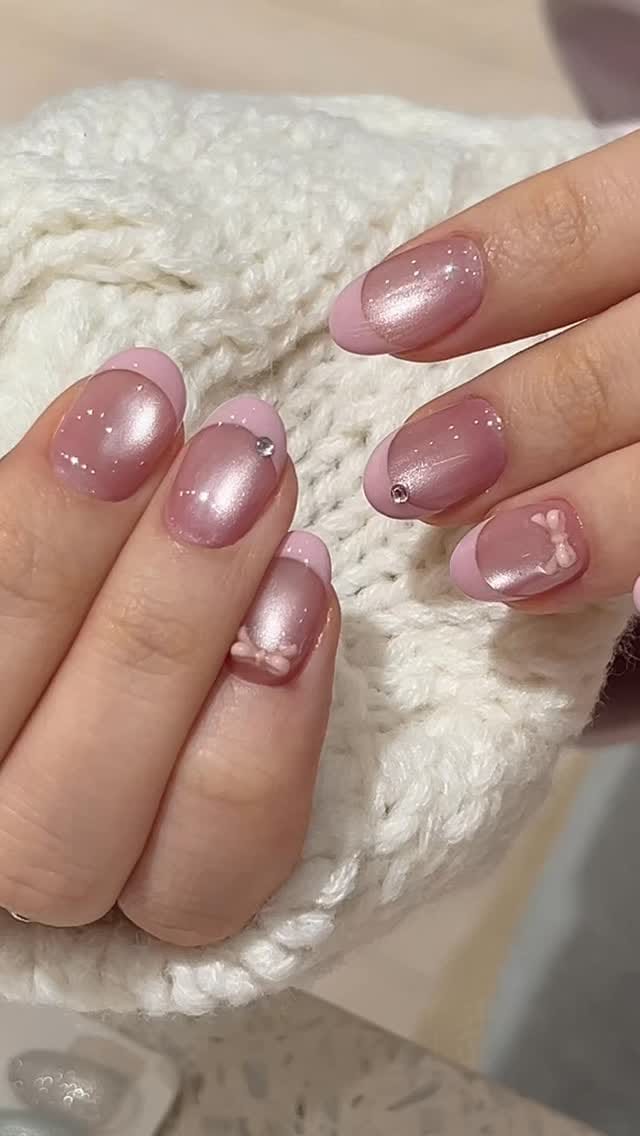 Post 2 by 네일희 강남구청네일 (본계정) on Instagram (video)