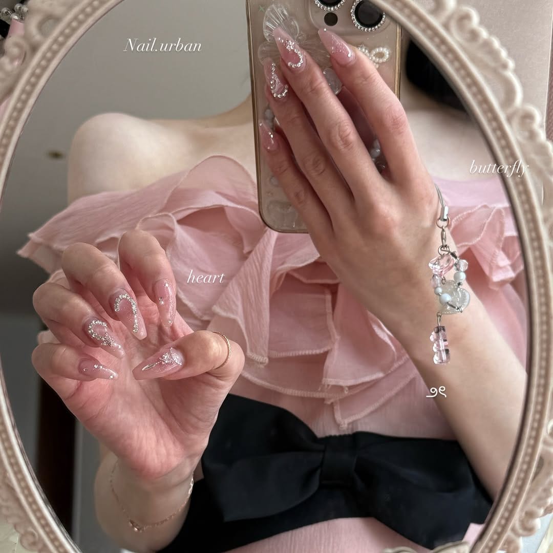Post 1 by 네일어반•인계동네일•수원네일•웨딩네일 on Instagram (image)