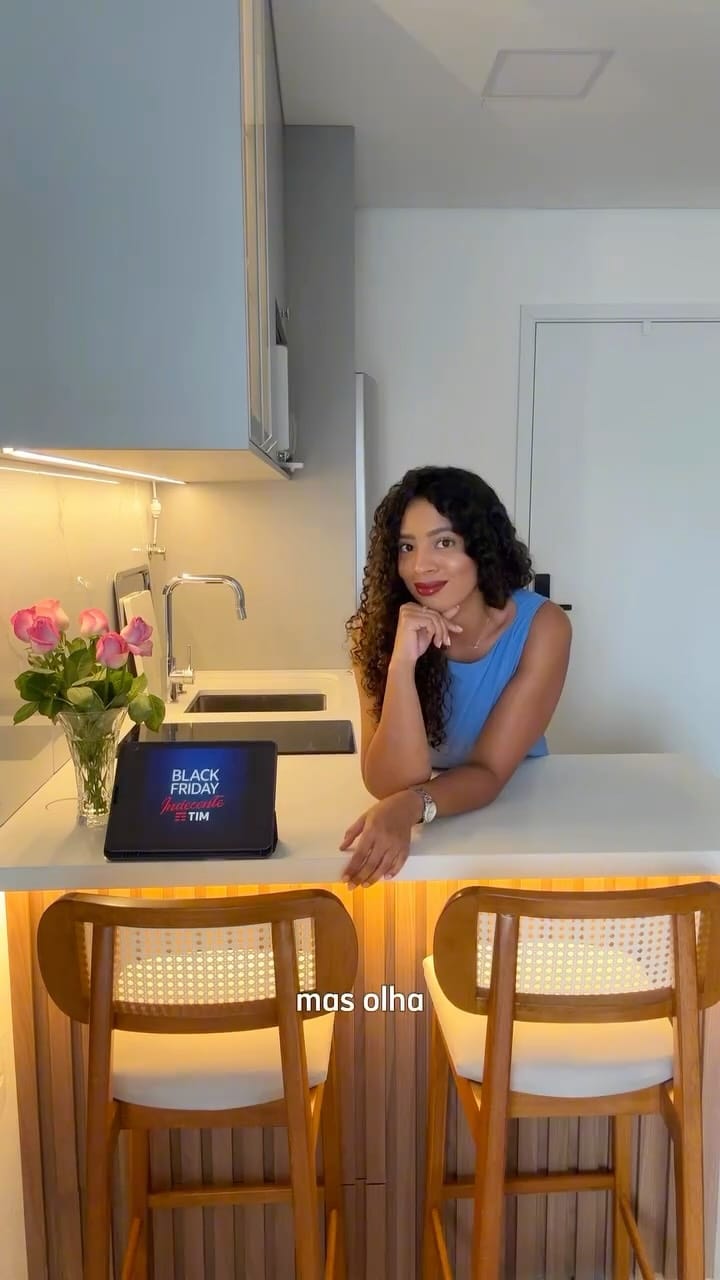 Post 6 by CÉLIA on Instagram (video)