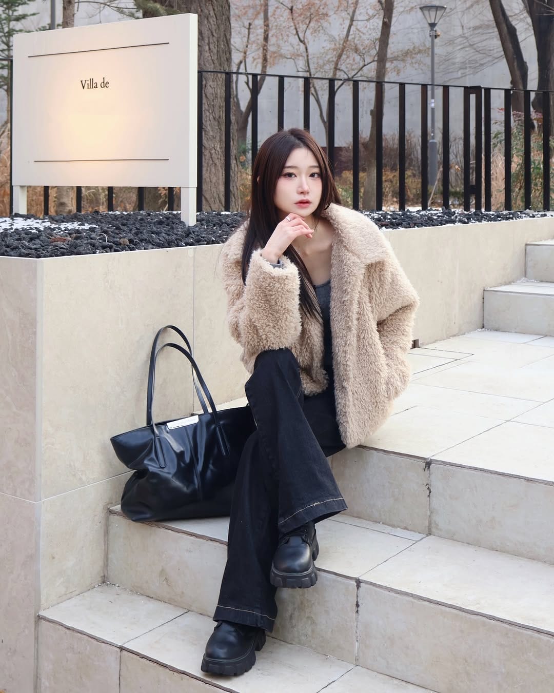 Post 5 by 𝖱𝖨𝖭𝖨 (리니) on Instagram (carousel)