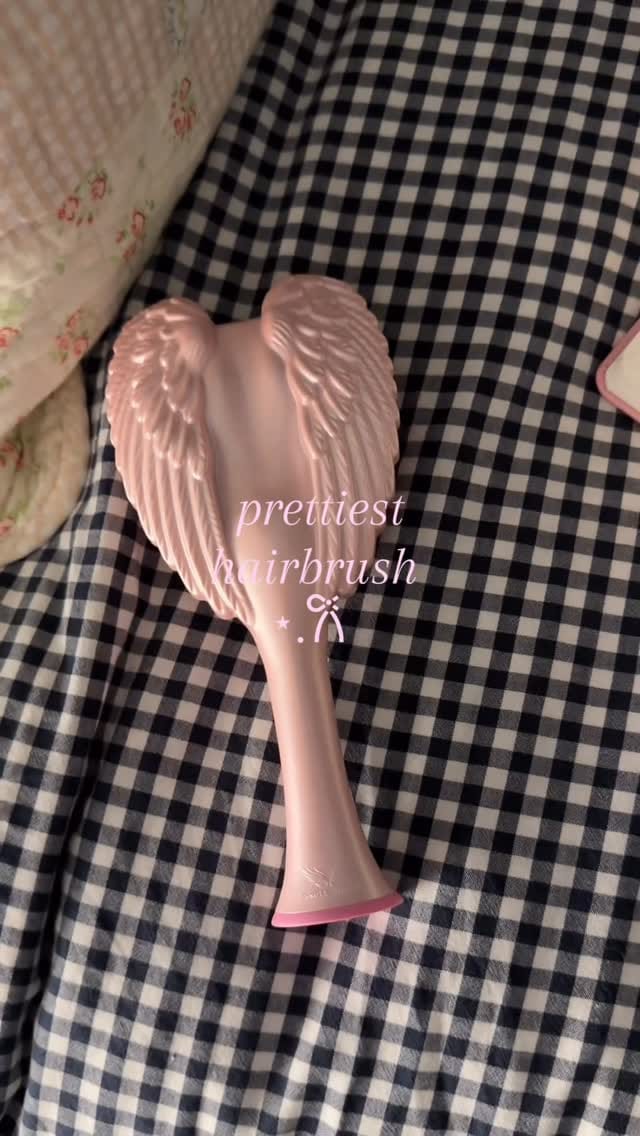 Post 8 by clare 클레어 on Instagram (video)