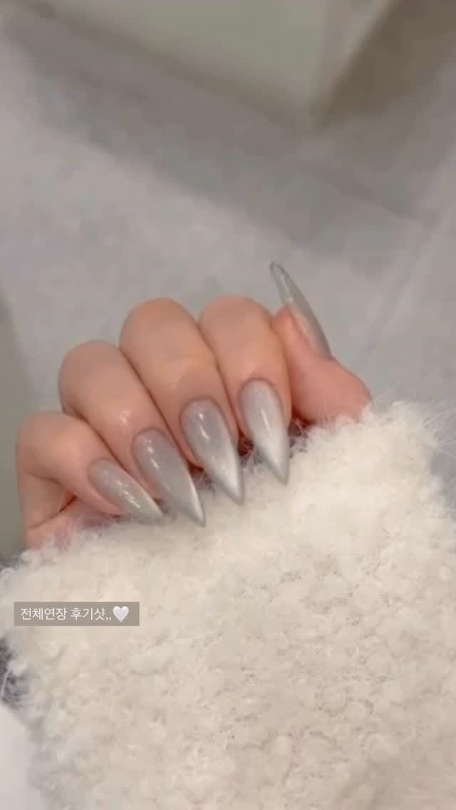 Post 5 by ᴍʏɴᴇᴇ_ɴᴀɪʟ | 마이니네일 | 광주네일 상무지구네일 화정동네일 쌍촌동네일 광주웨딩네일 💍 on Instagram (video)