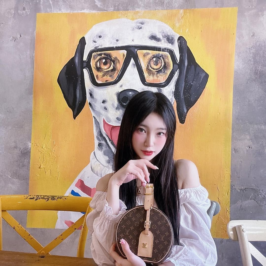 Post 10 by 율아 on Instagram (carousel)