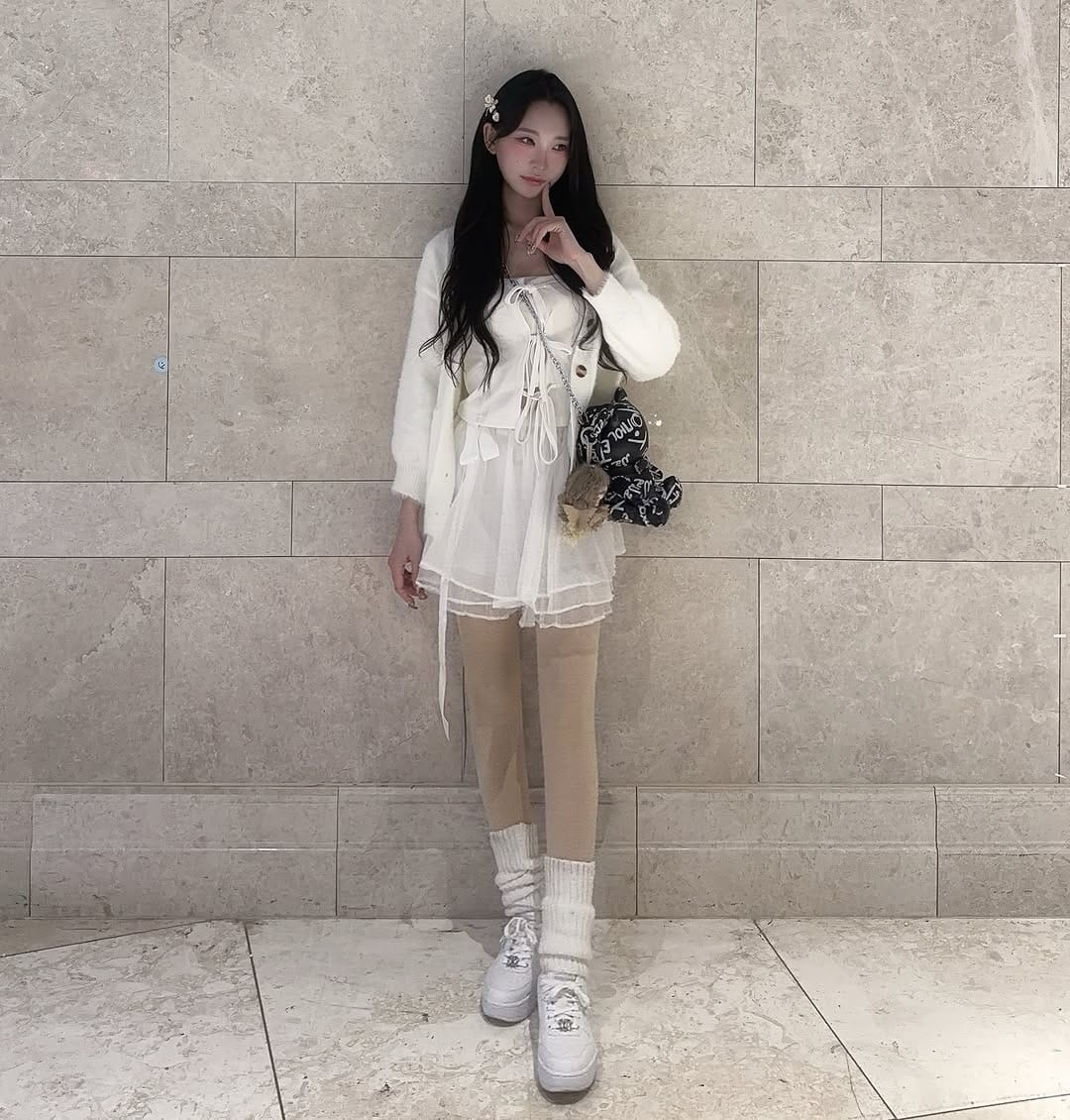 Post 5 by 율아 on Instagram (carousel)