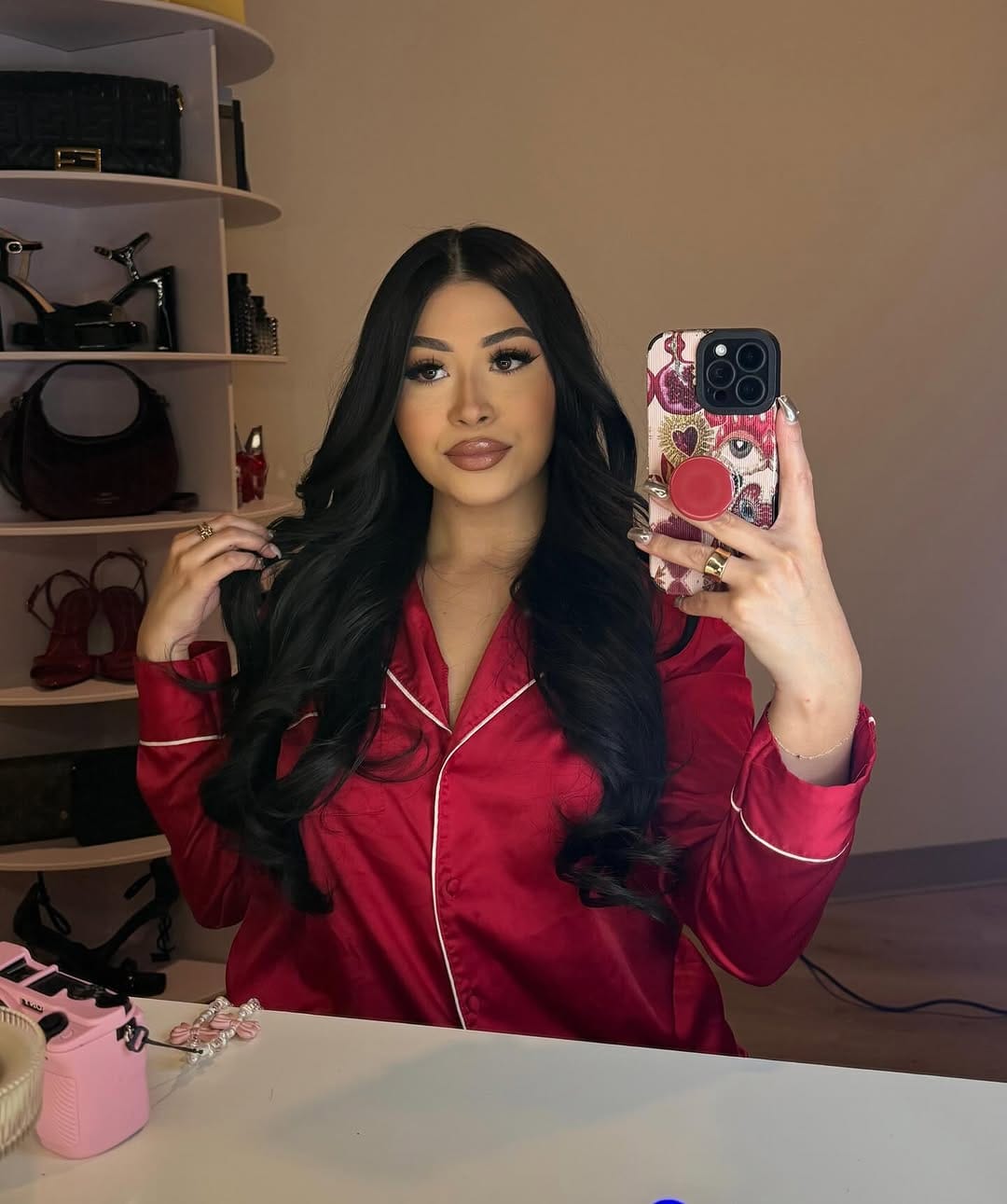 Post 7 by 𝐾𝑎𝑠𝑎𝑛𝑑𝑟𝑎 𝐹𝑙𝑜𝑟𝑒𝑠 on Instagram (carousel)