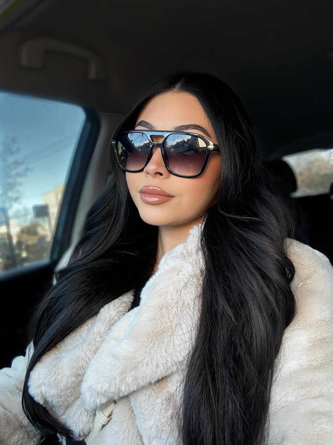 Post 8 by 𝐾𝑎𝑠𝑎𝑛𝑑𝑟𝑎 𝐹𝑙𝑜𝑟𝑒𝑠 on Instagram (carousel)