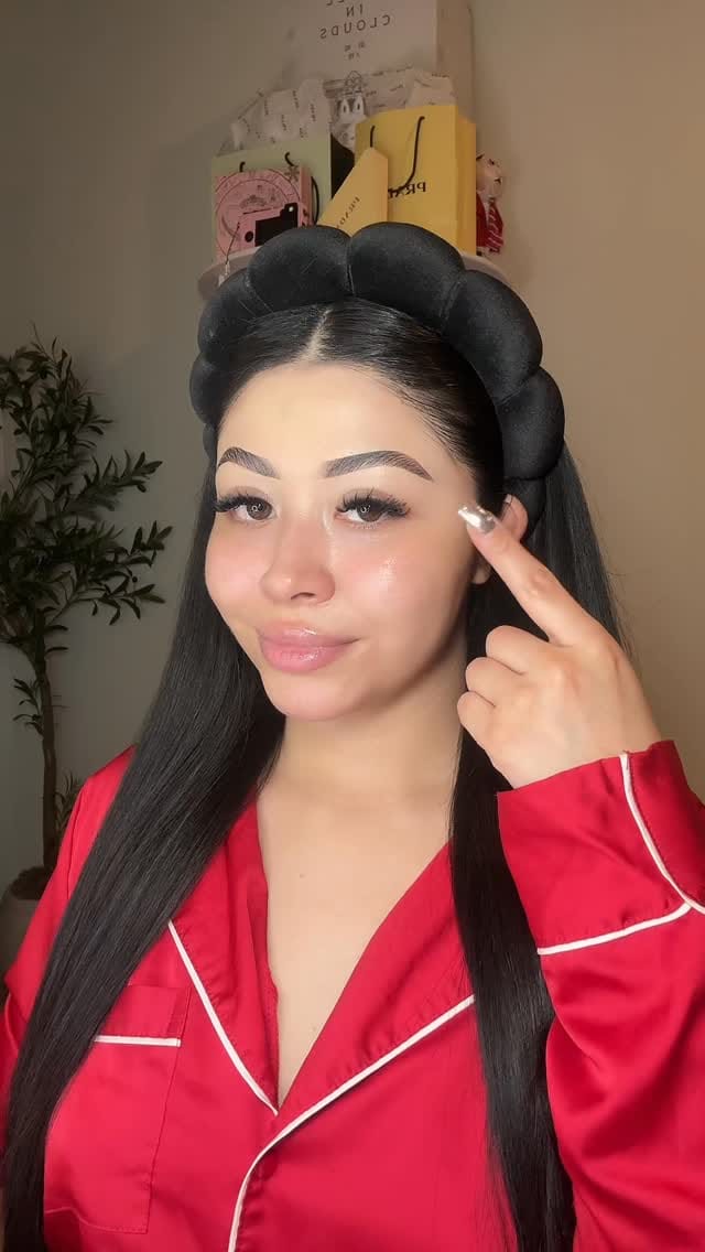 Post 6 by 𝐾𝑎𝑠𝑎𝑛𝑑𝑟𝑎 𝐹𝑙𝑜𝑟𝑒𝑠 on Instagram (video)
