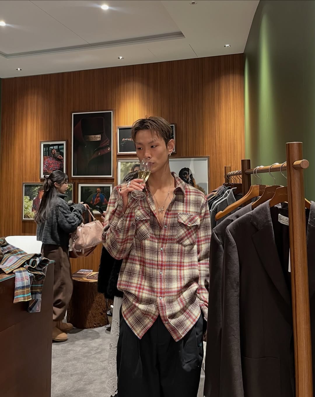 Post 4 by Ducks 조덕스 on Instagram (carousel)