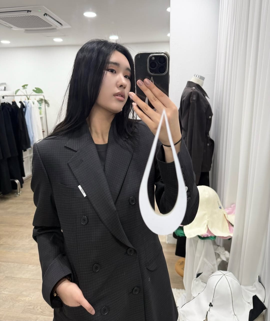 Post 3 by YEONG KIM 영서 🇰🇷 on Instagram (carousel)