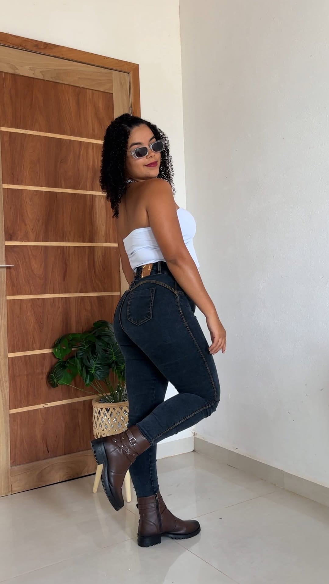 Post 1 by Samara Santos on Instagram (video)