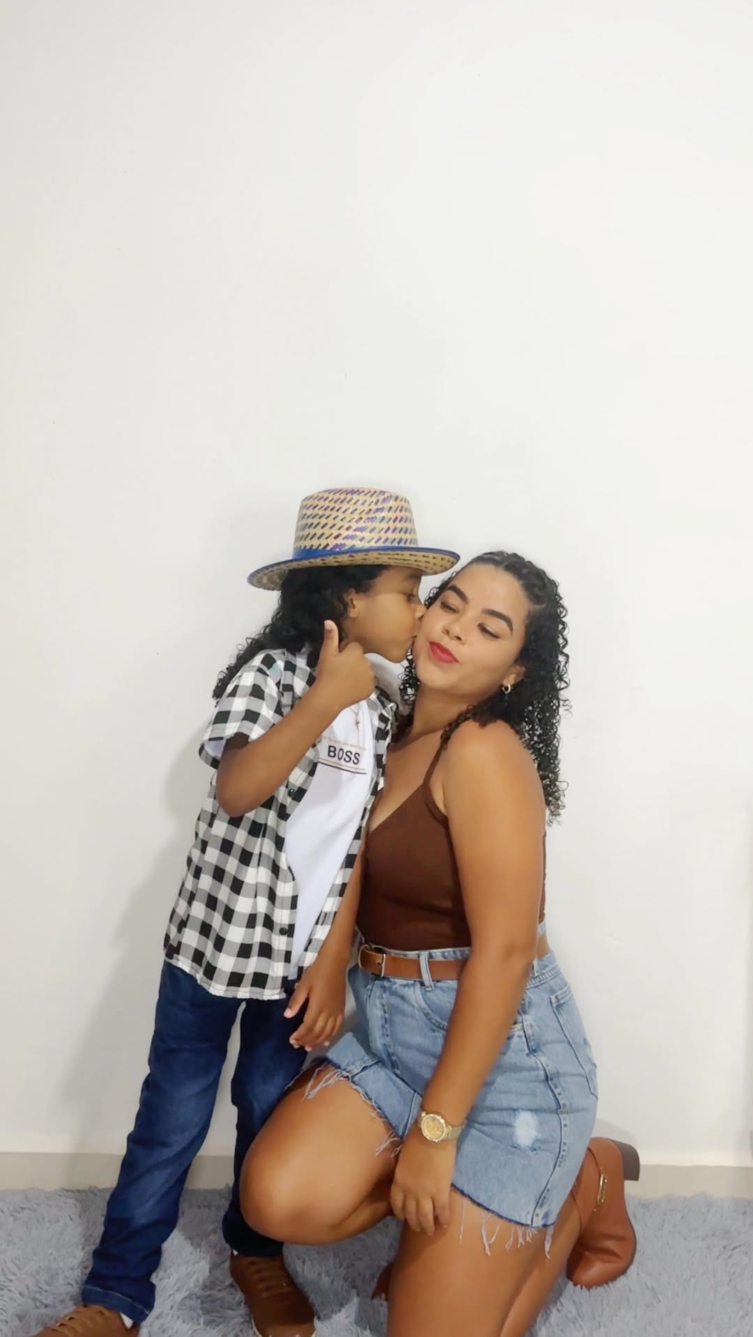 Post 6 by Samara Santos on Instagram (video)