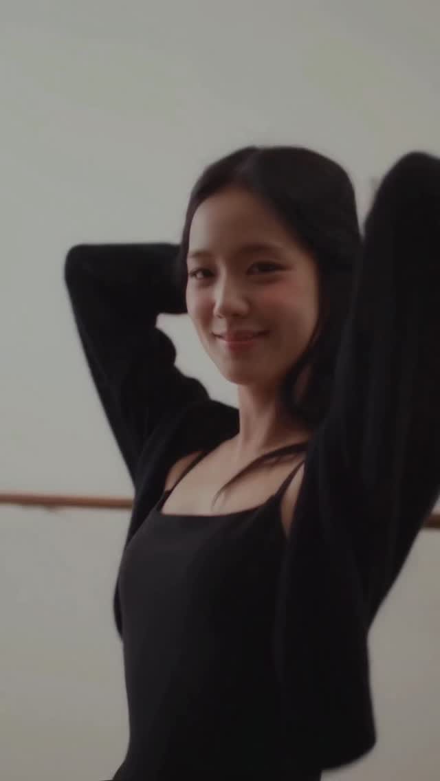 Post 7 by Seoul Searching PH on Instagram (video)