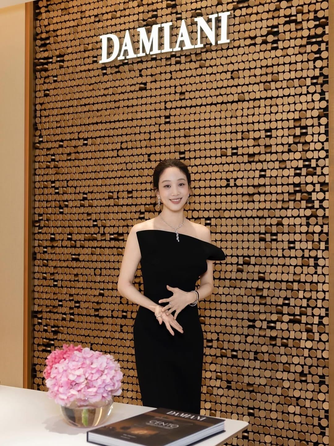 Post 4 by WOOSUN     Hair&Makeup on Instagram (carousel)