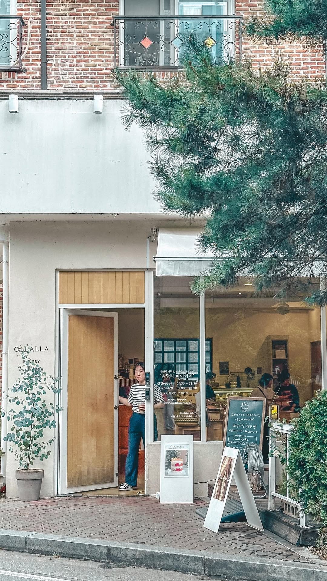Post 8 by Ives Anne on Instagram (video)