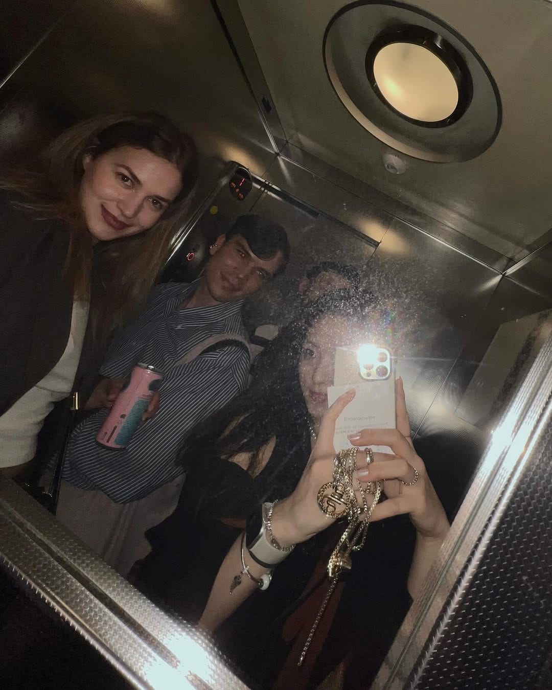 Post 8 by Itsyeahji 이츠예지 on Instagram (carousel)