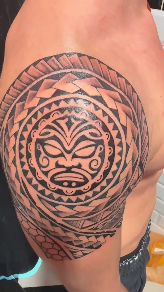 Post 5 by Westend Tattoo Wien on Instagram (video)