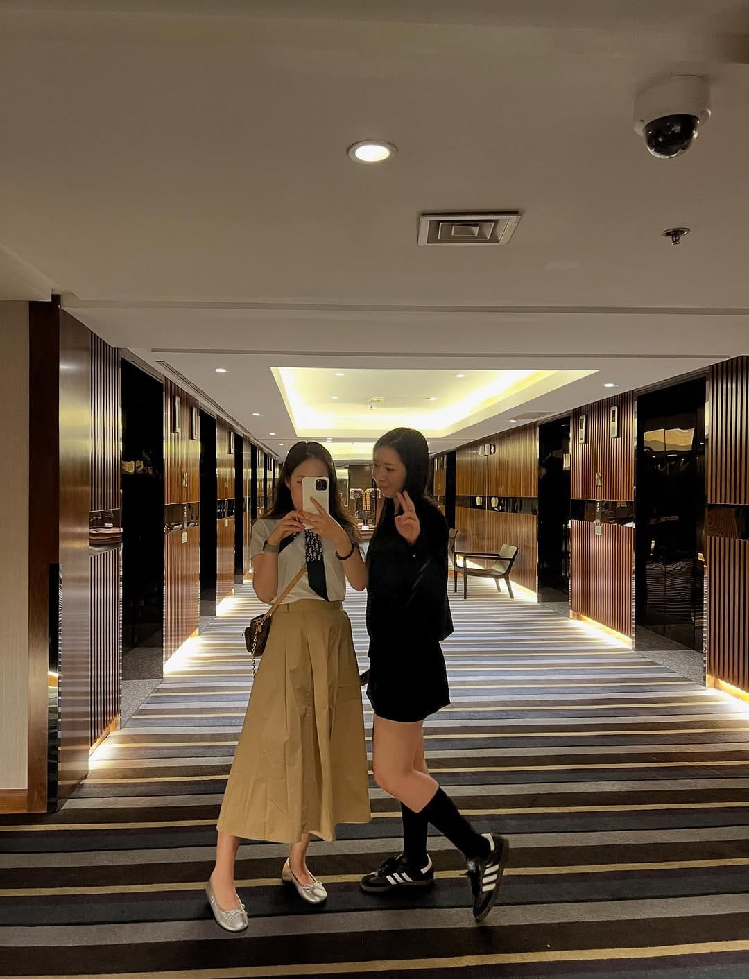 Post 6 by 꽃샘(양재꽃시장) on Instagram (carousel)